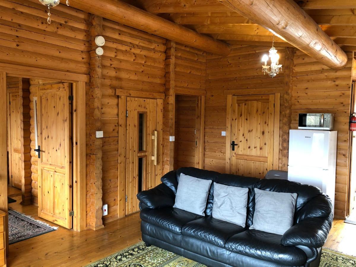 Glenbeag Mountain Lodges Spittal of Glenshee Exterior photo